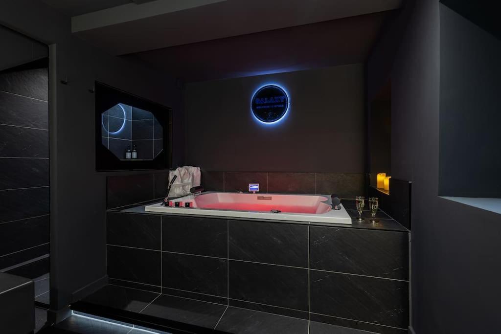 Galaxy La Tete Dans Les Etoiles Apartment Riom Exterior photo