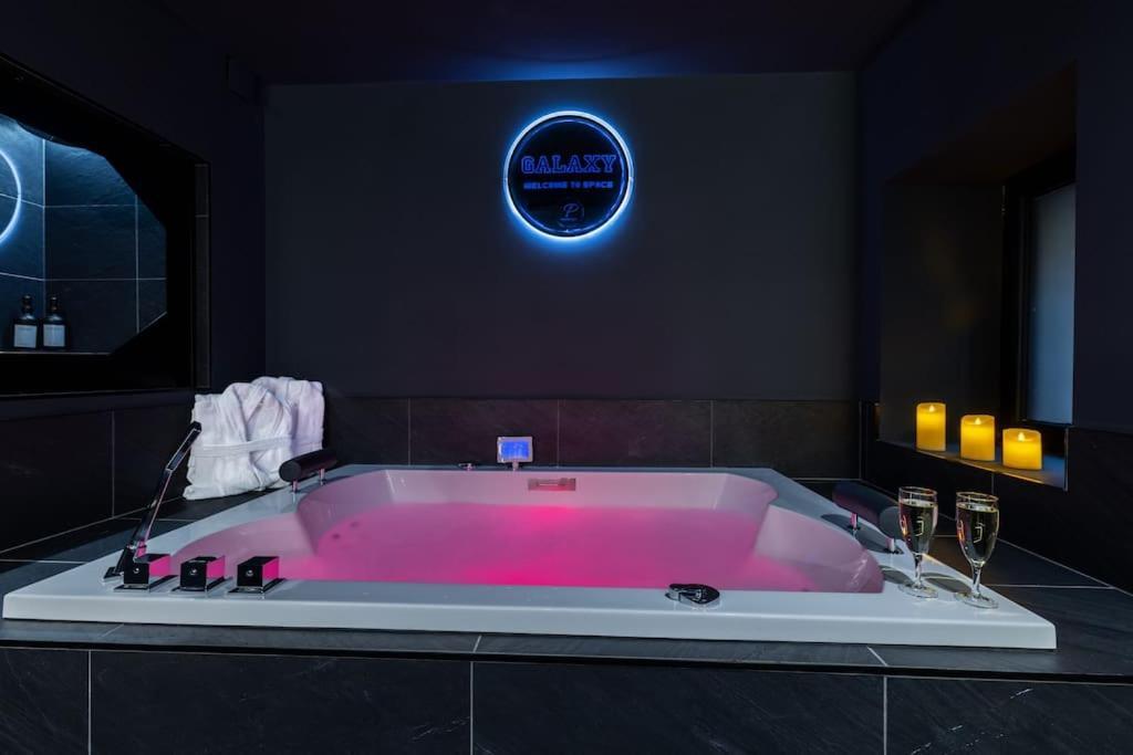 Galaxy La Tete Dans Les Etoiles Apartment Riom Exterior photo