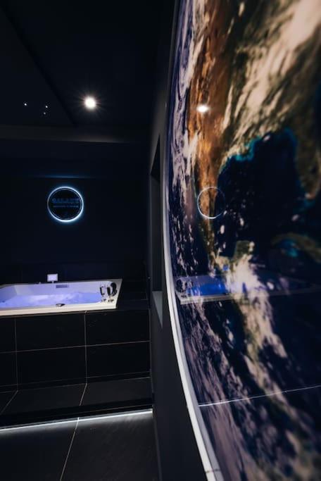 Galaxy La Tete Dans Les Etoiles Apartment Riom Exterior photo